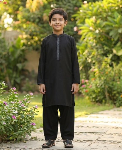 Boski Embroidered Kurta Pajama